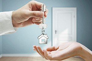 passing keys against backdrop of blue room