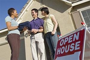 Real estate agent with couple